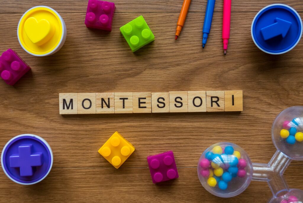Su guía definitiva de las escuelas Montessori en Arizona: opciones, plan de estudios y comunidad
